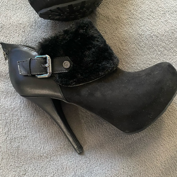Women’s GUESS Ankle Booties 8.5 - Picture 2 of 7